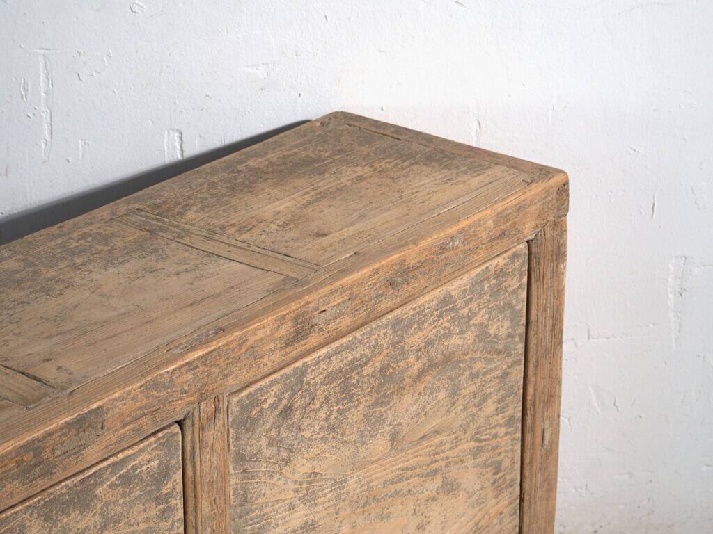 Buffet ancien en orme à deux portes – Chine, vers 1950