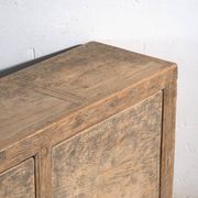 Buffet ancien en orme à deux portes – Chine, vers 1950