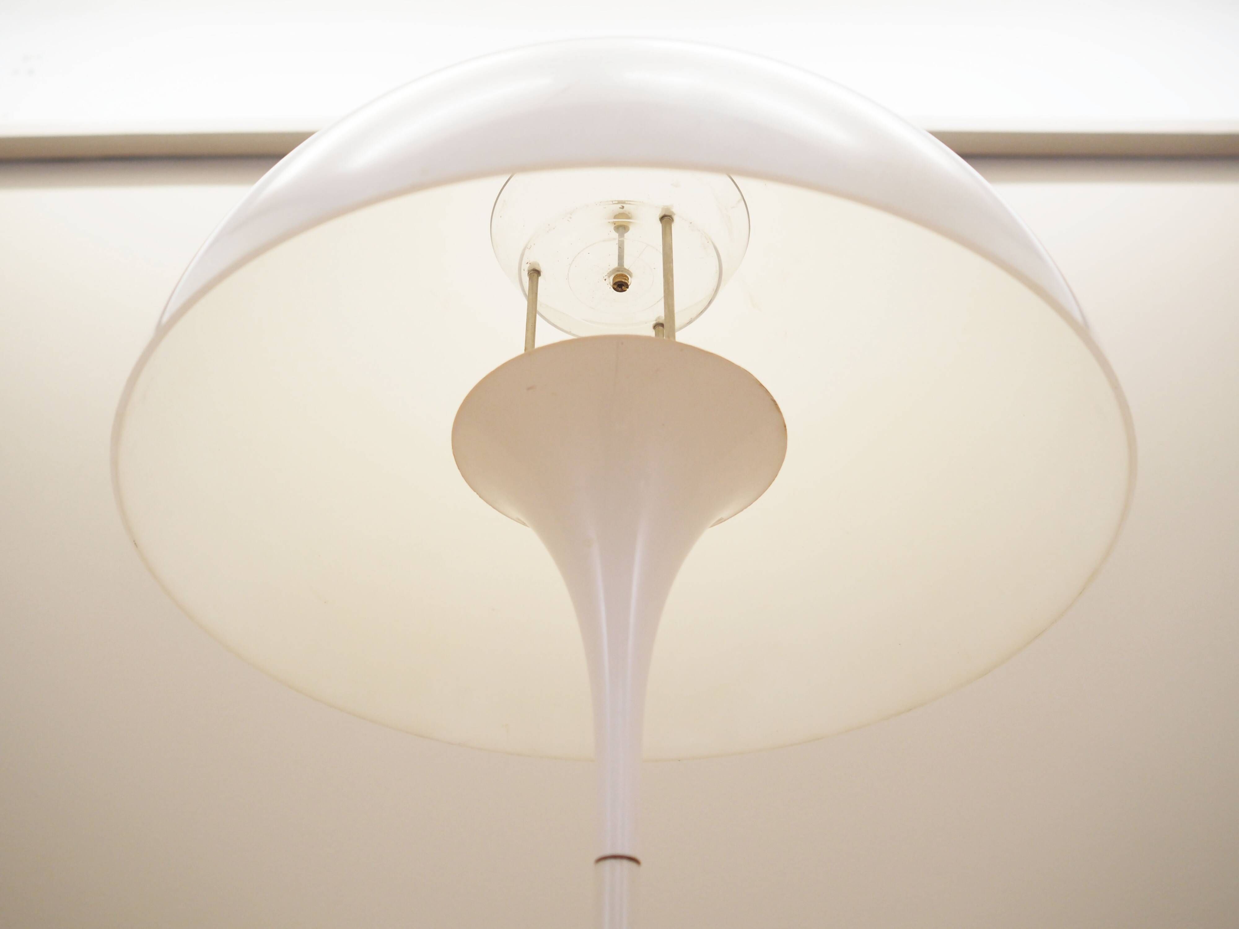Floor lamp Panthella, Danish design, 1970s, manufacturer: Louis Poulsen, de