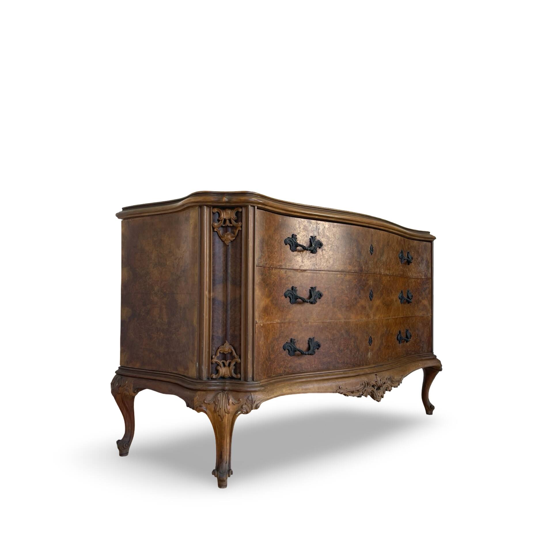 Elegant Italian Louis XV style commode, circa 1940.
