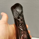 Vase en cristal biseauté bordeaux