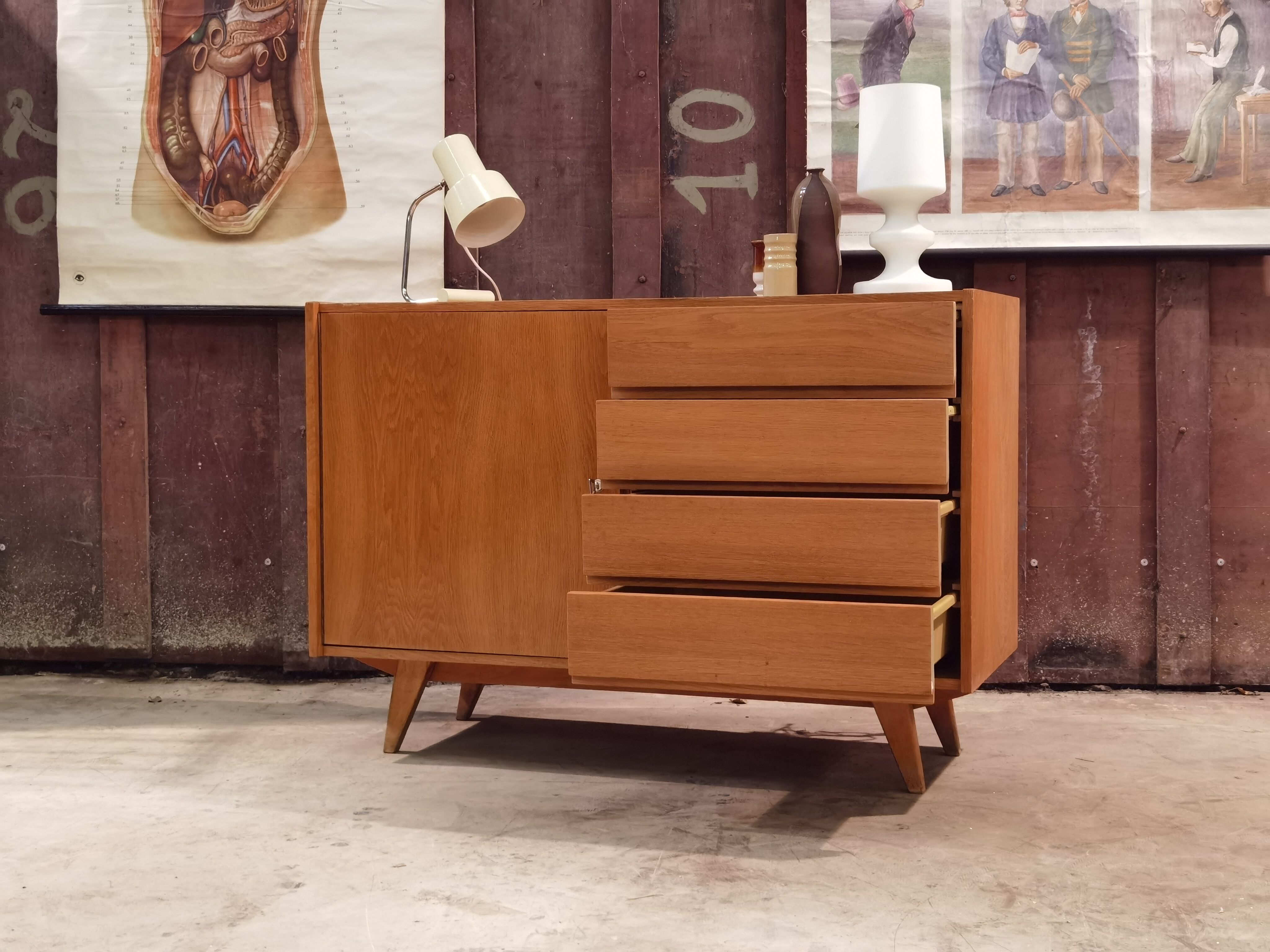 Buffet, U 458 by Jiri Jiroutek