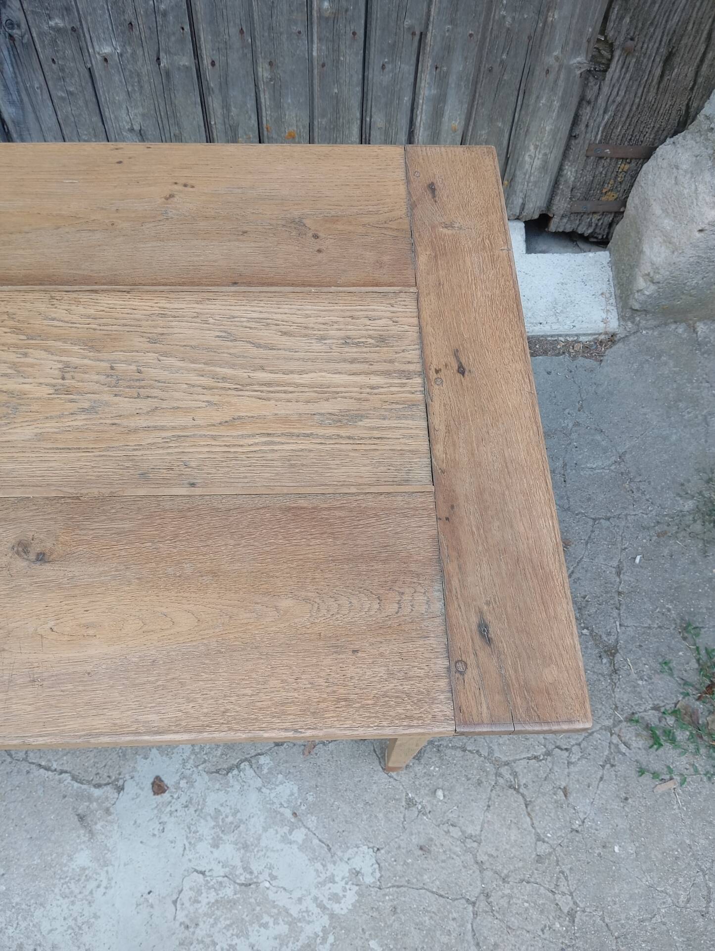 Farm table