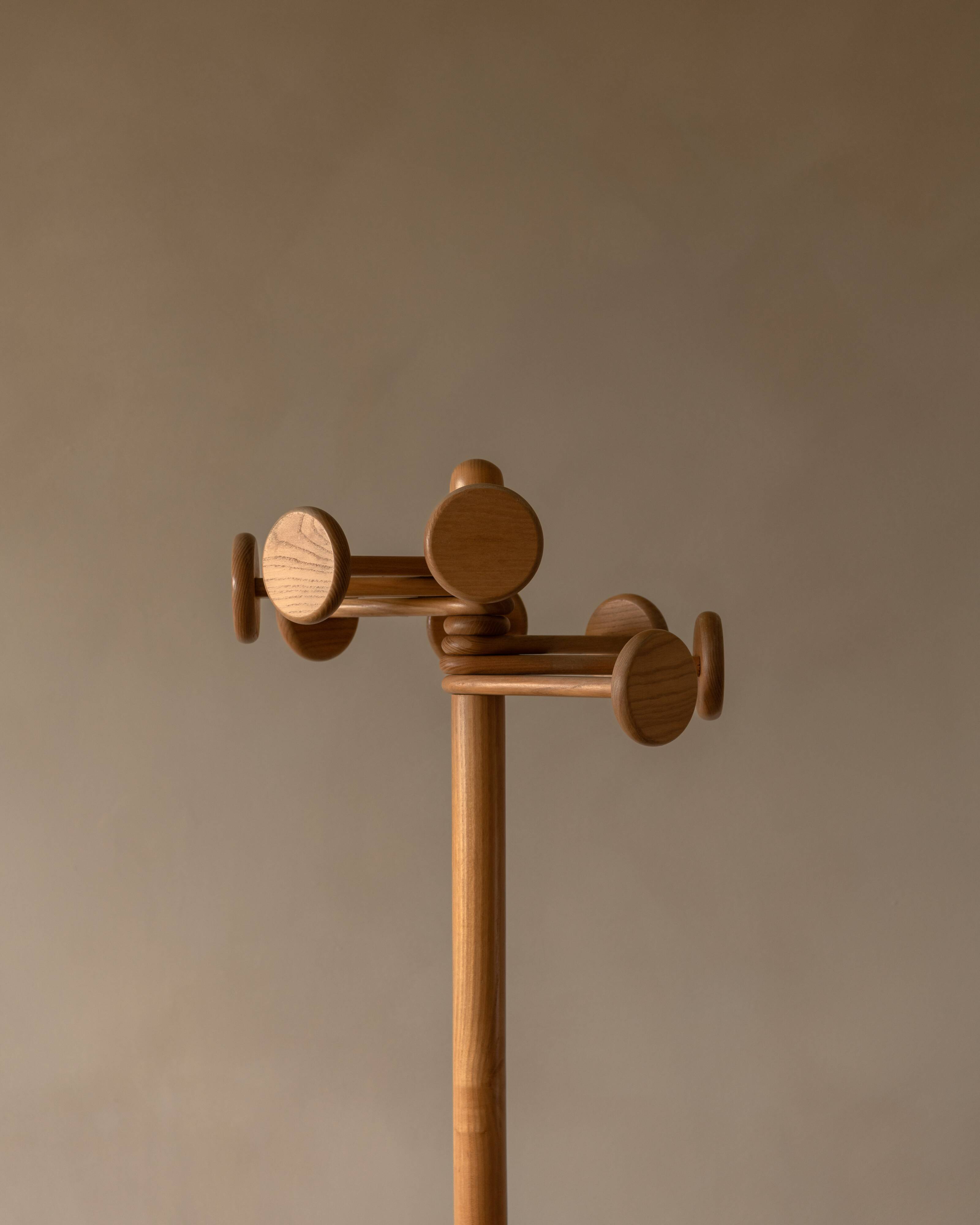 Porte-manteau vintage en bois Hank Loewenstein – porte-manteau sculptural des années 1970