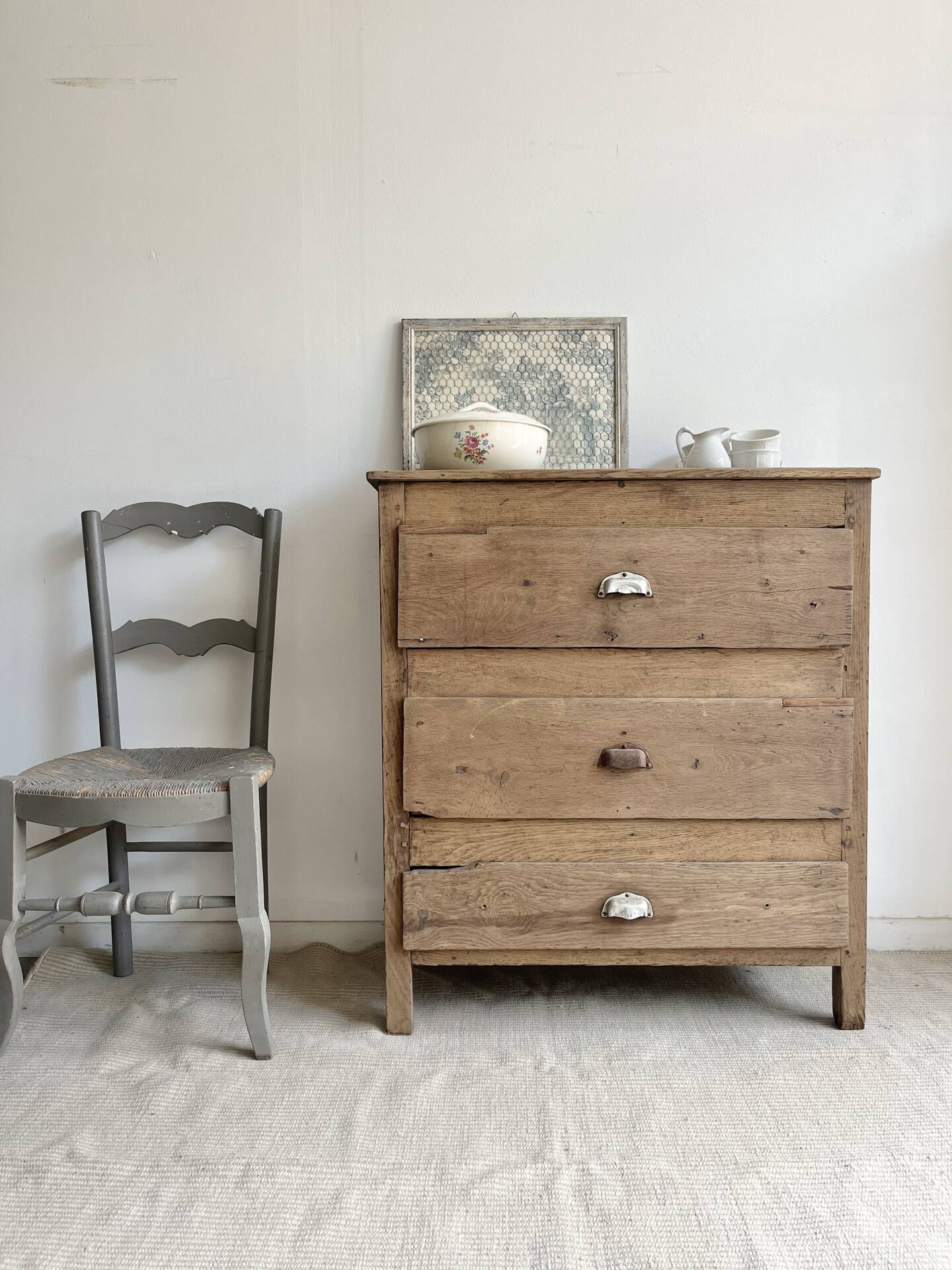 Atypical antique chest of drawers