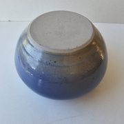 Vase boule en céramique couleur bleue Non signé