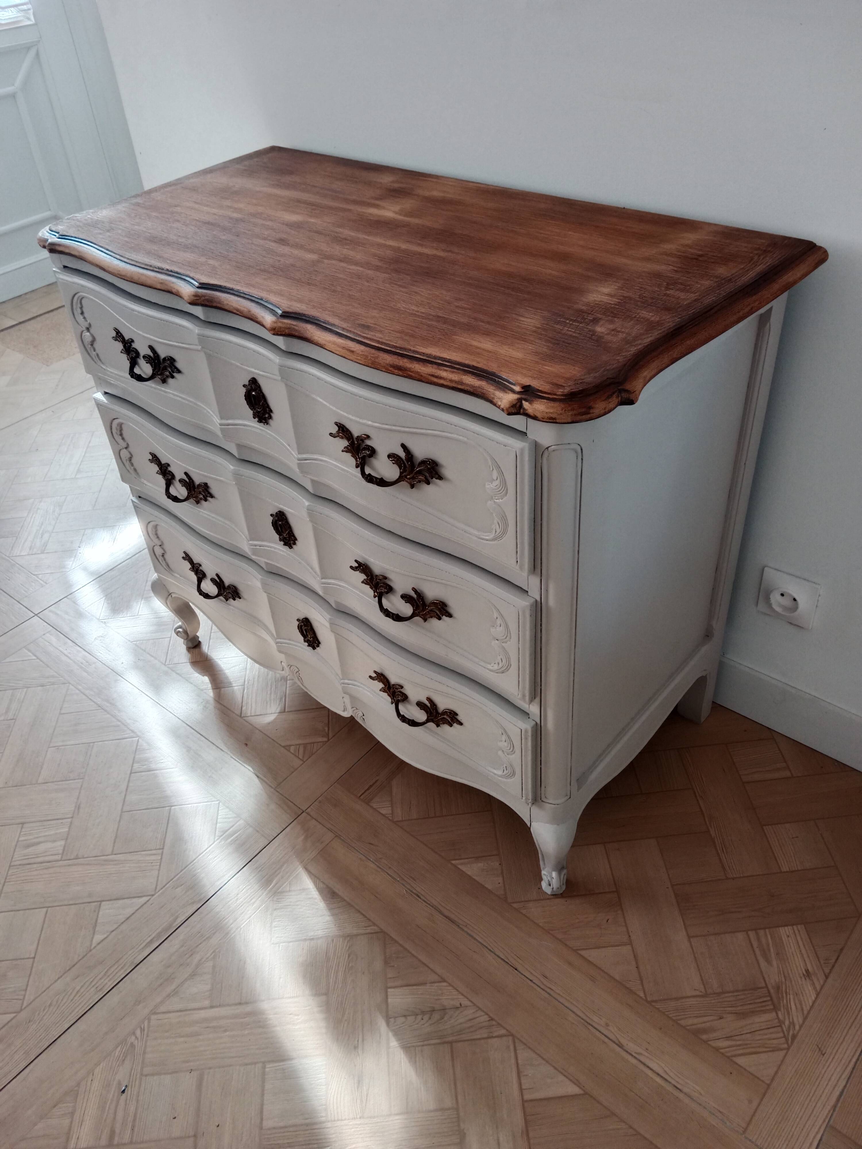 Crossbow chest of drawers