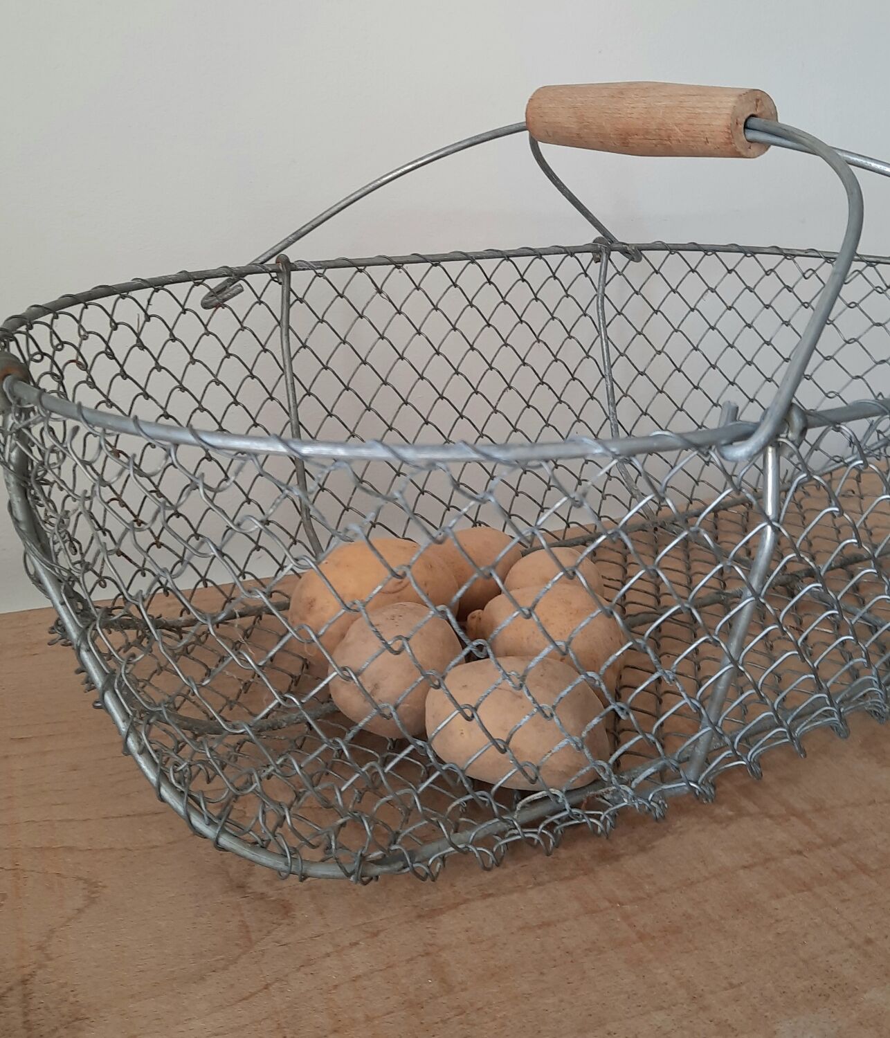 Metal wire basket