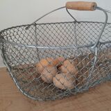Metal wire basket
