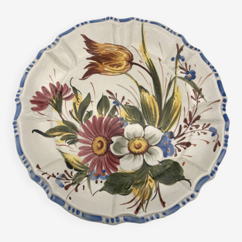 Assiette murale en faïence signée bassano, italie, décor de peinture florale polychrome