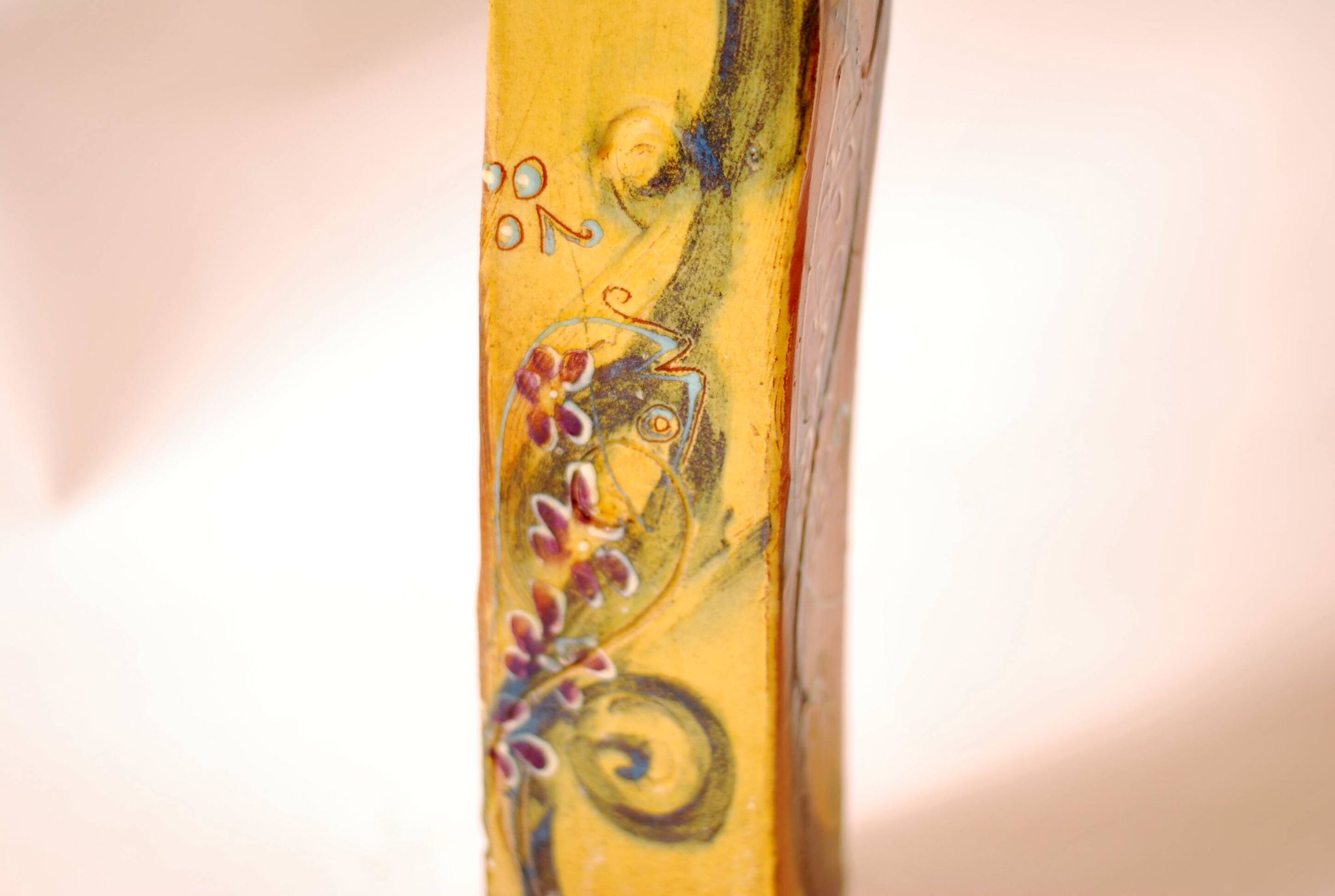 Vase en terre cuite studio, vernissé, peint à la main 1970
