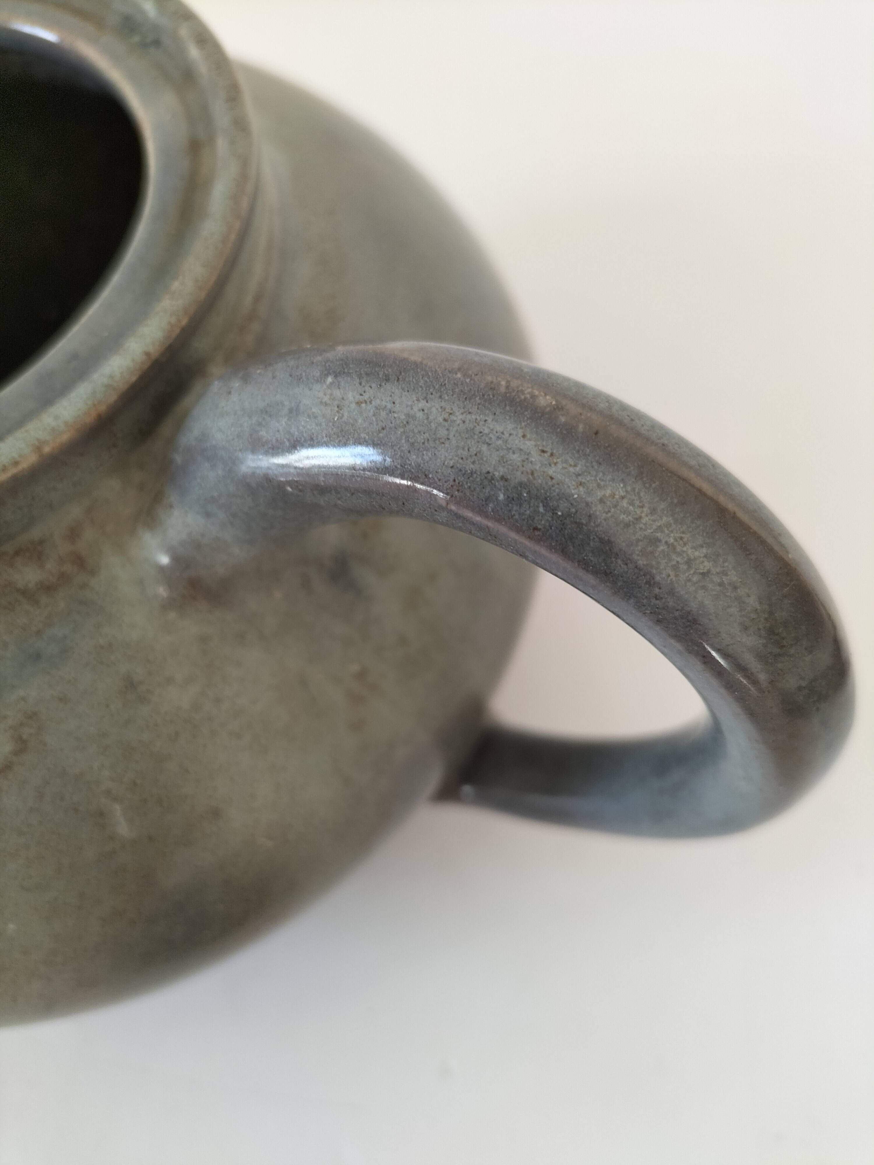 Grande théière artisanale en céramique émaillée vert céladon