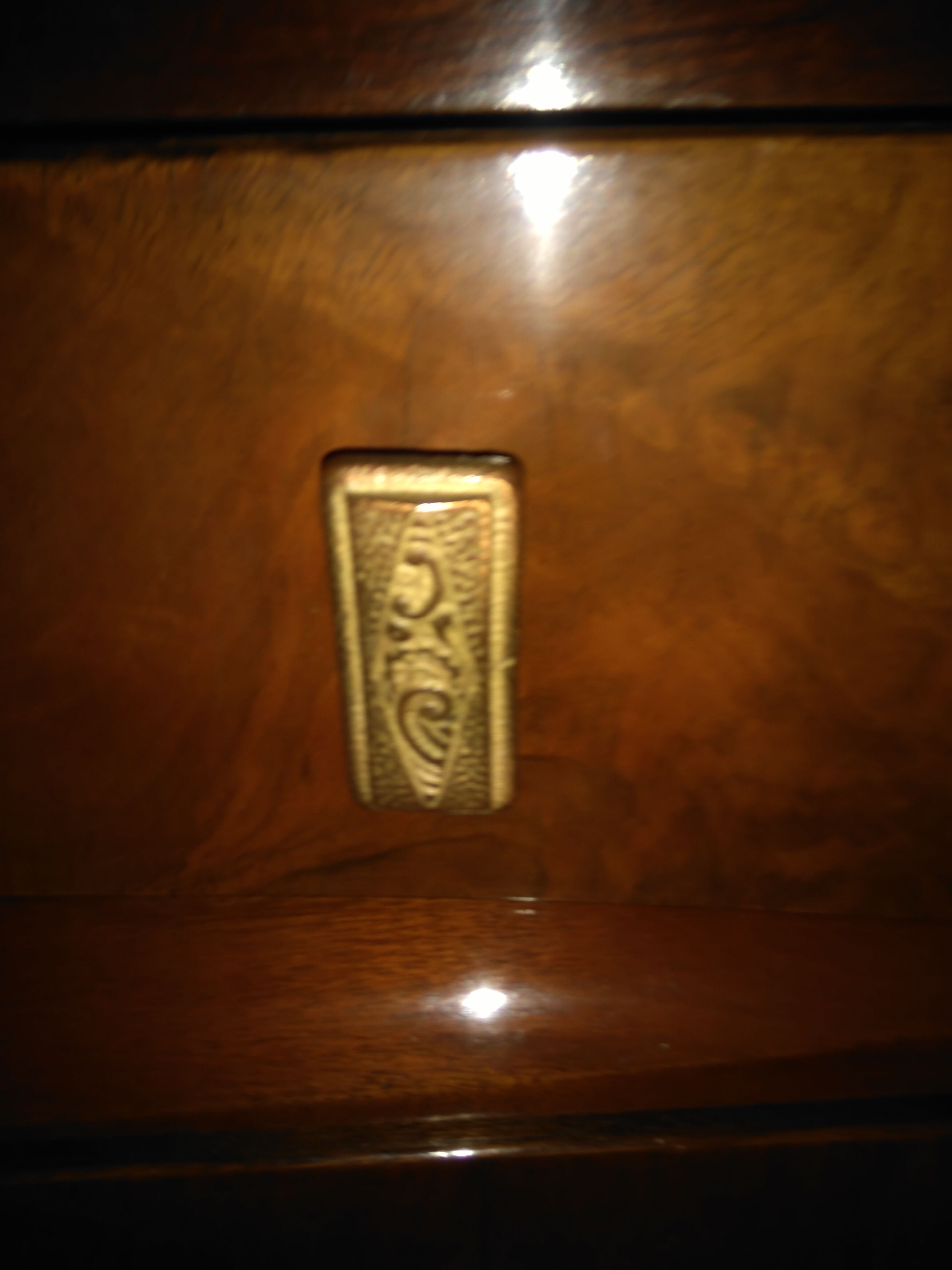 English-style dresser