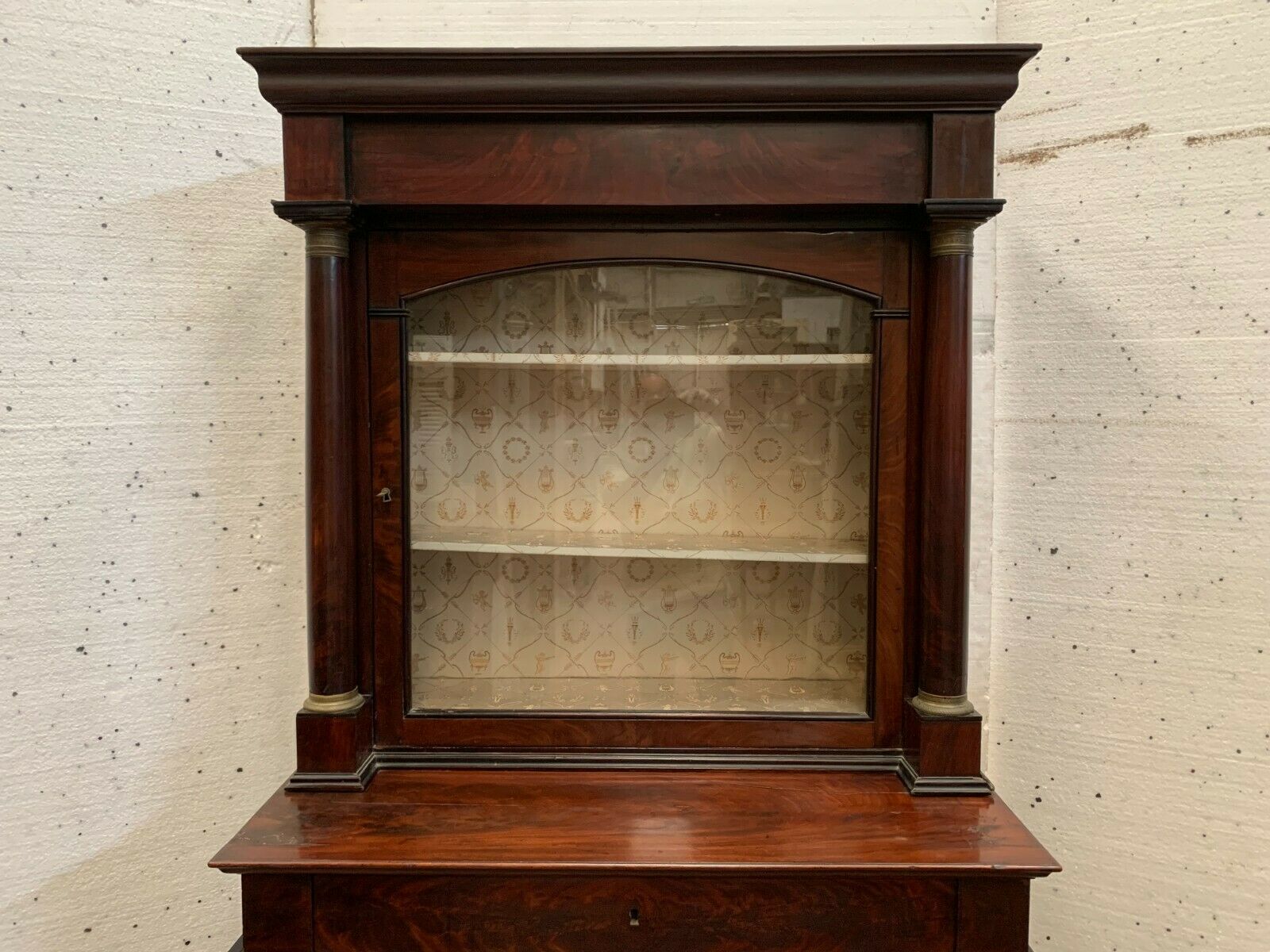 Vitrine Empire en acajou et placage d'acajou XIX siècle