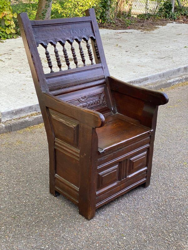 Fauteuil cathèdre en bois massif du 19ème siècle