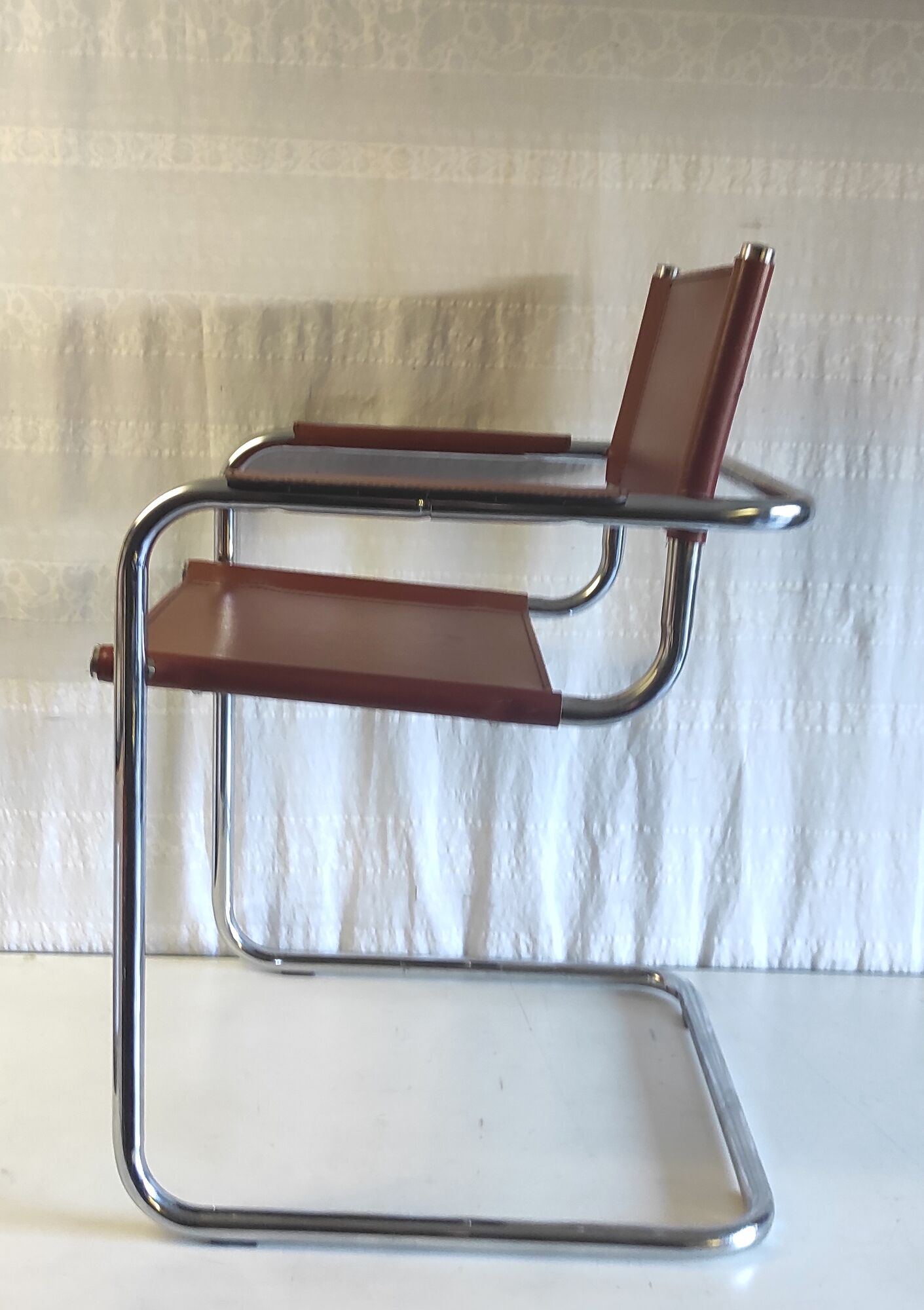 Cantilever armchair in imitation leather – 80s/90s
