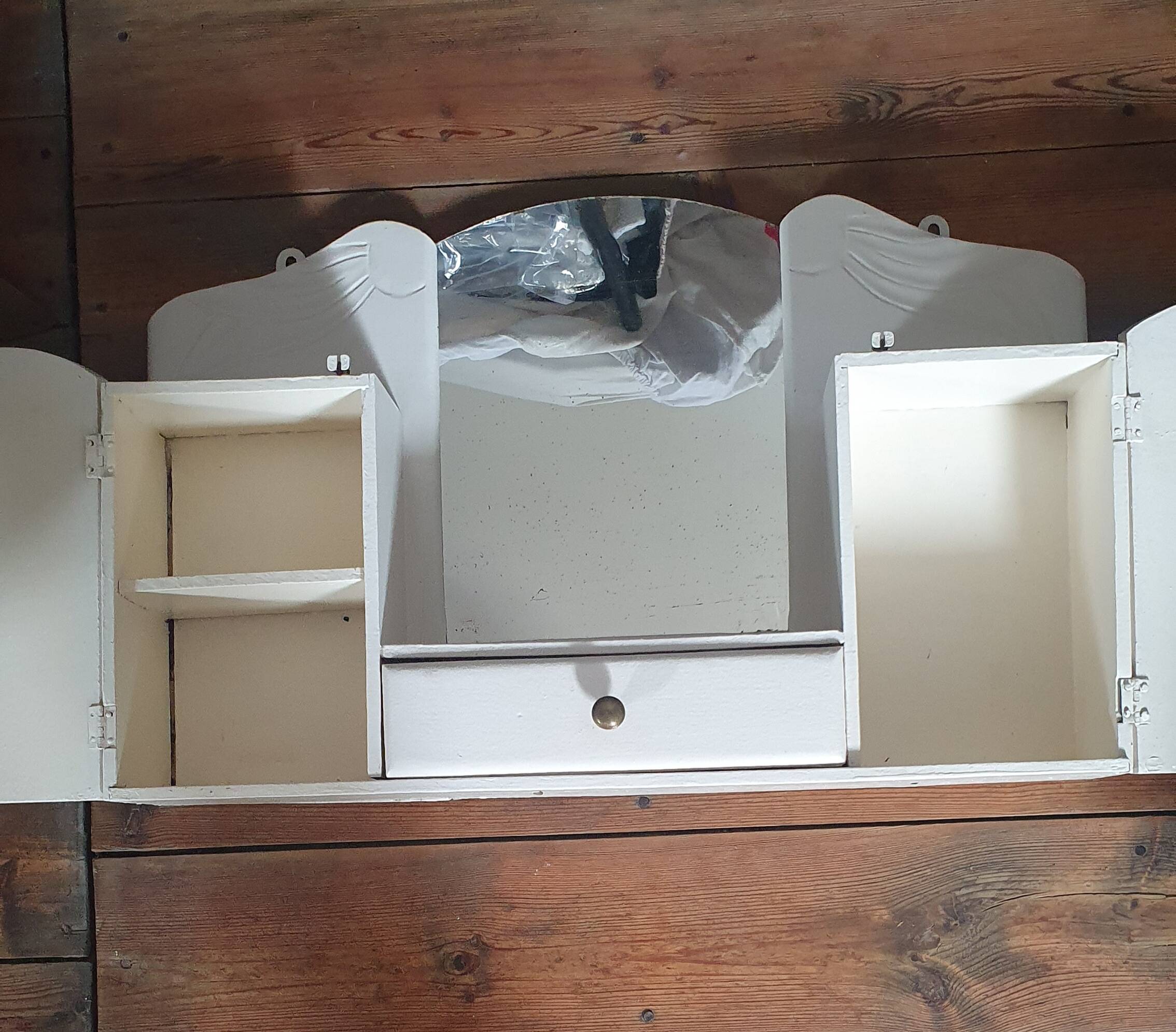 Bathroom wall cabinet