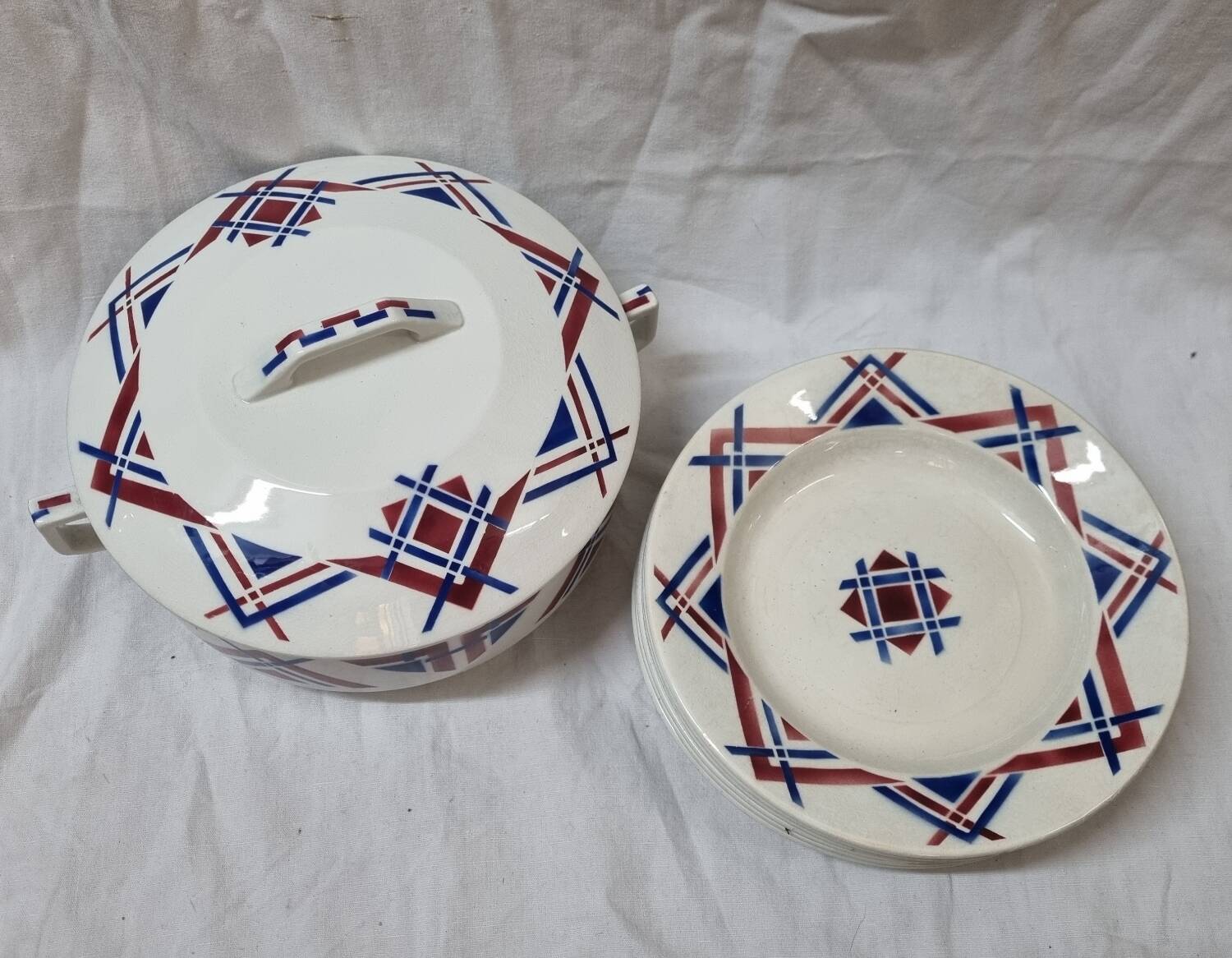 Soup plates and soup tureen Moulin des loups, hamage, US Taritz art deco