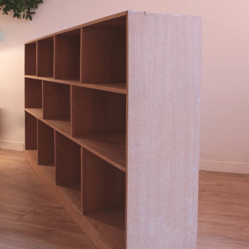 Workshop cabinet with compartments