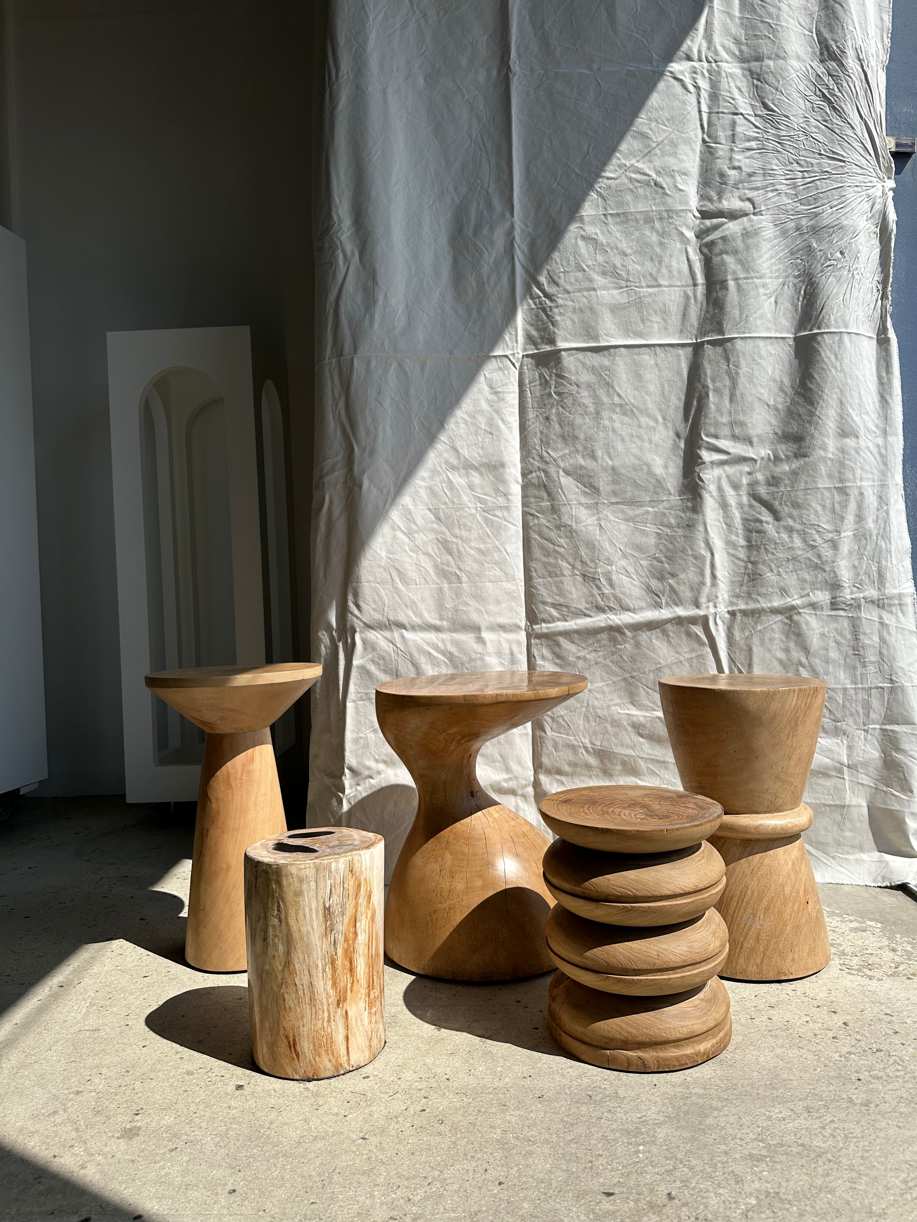 Side table, end of sofa in natural mango monoxyl conical tray H:50cm