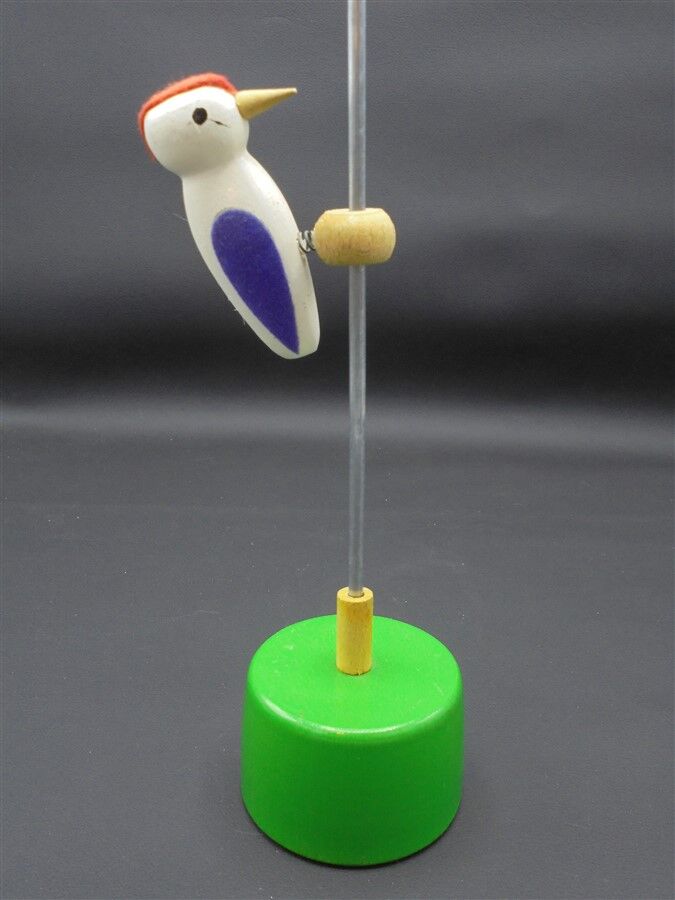 Wooden pivert toy