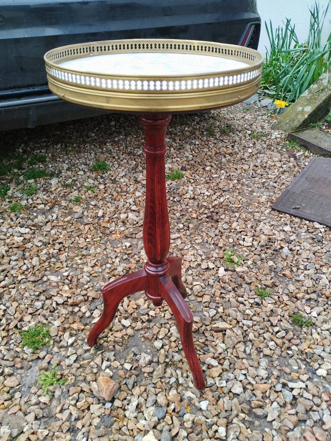 Table de chevet plateau marbre style louis xvi