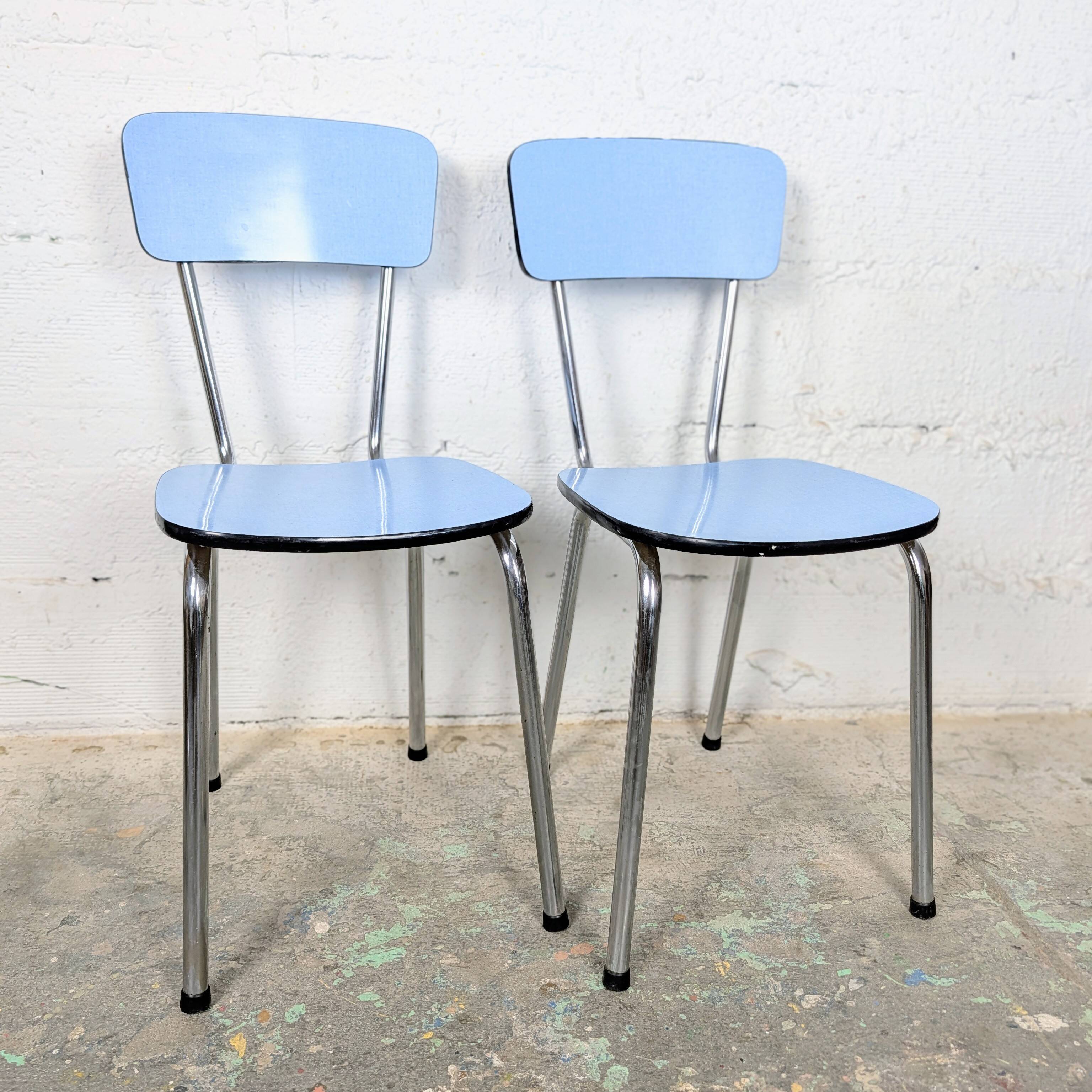 Duo de chaises en formica