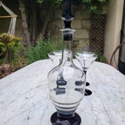4 verres à cocktail et carafe assortie