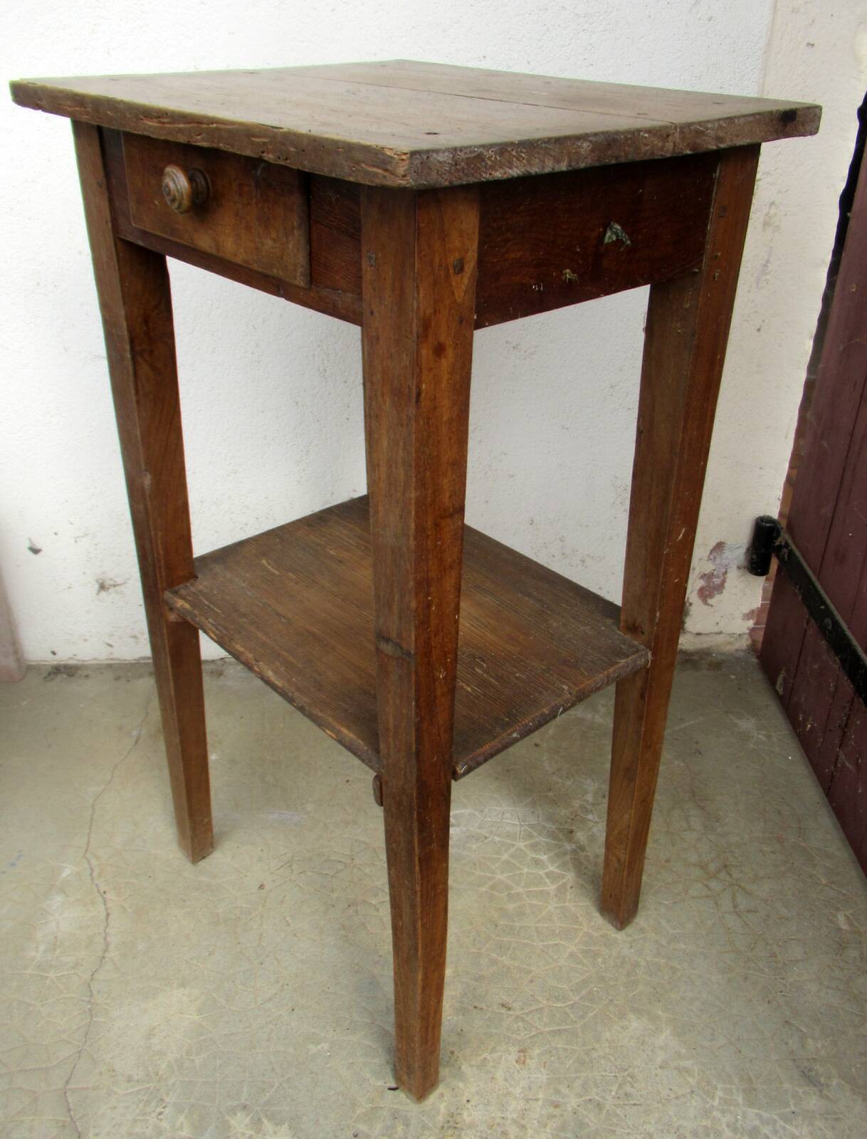 Toute petite table d'appoint