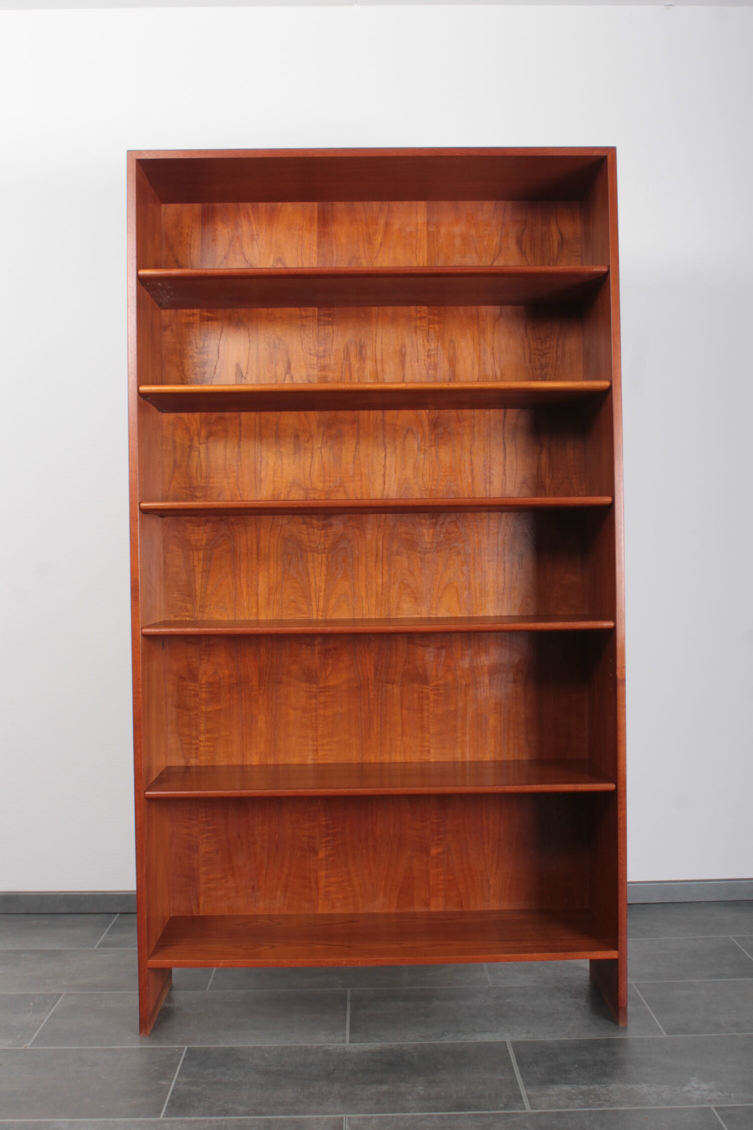Teak bookcase RY8 by Hans J. Wegner