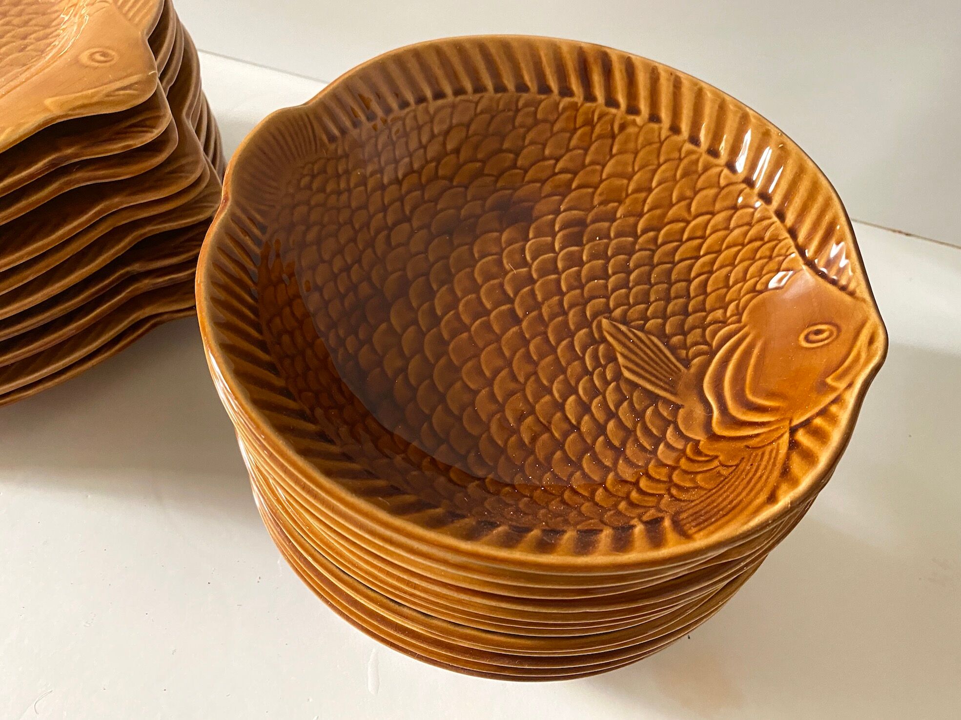 Fish service Sarreguemines vintage honey, 22 plates in total, hollow and flat