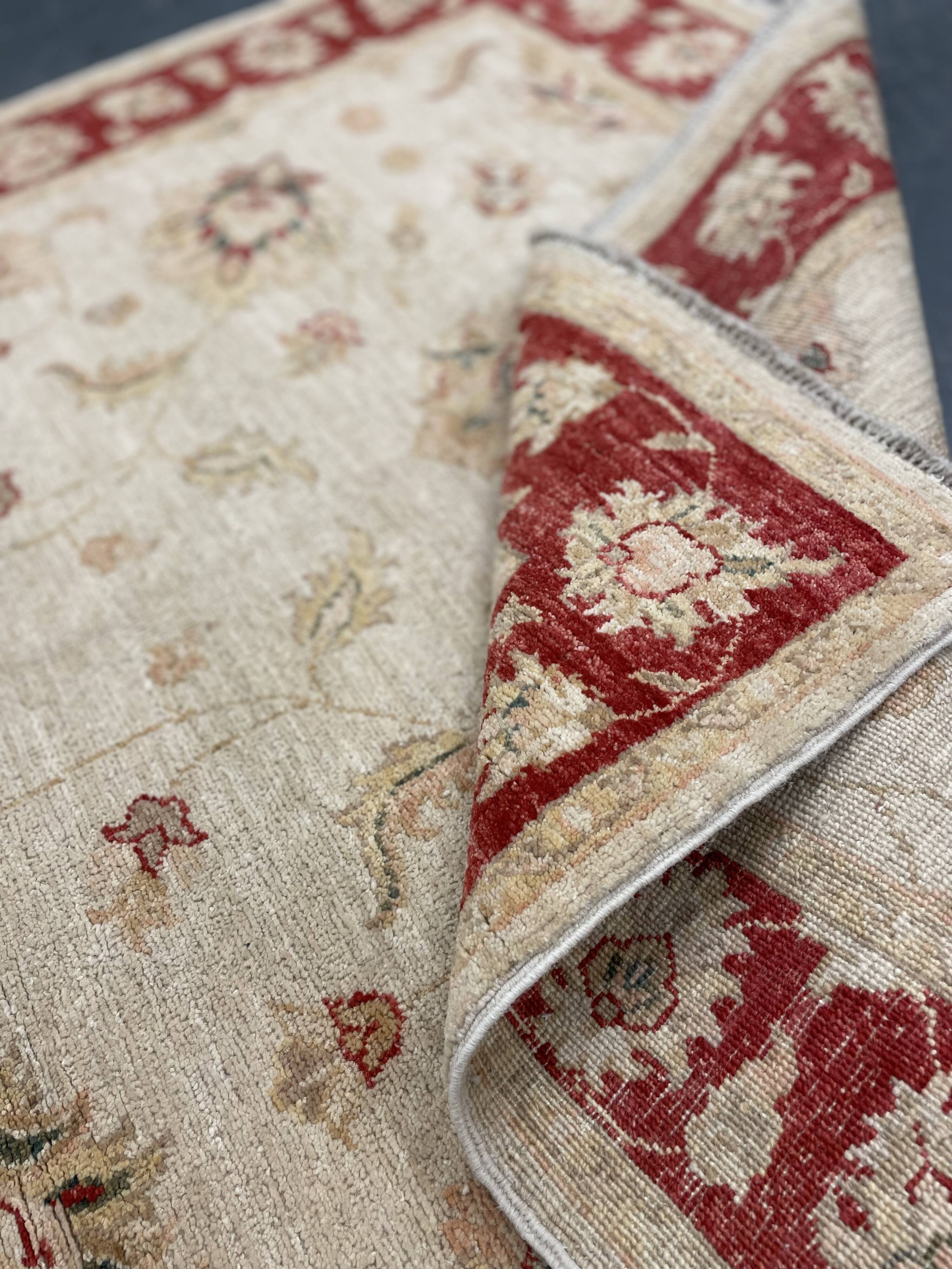 Traditional Living Room Rug, Cream Red Floral Oriental Carpet 119x175cm