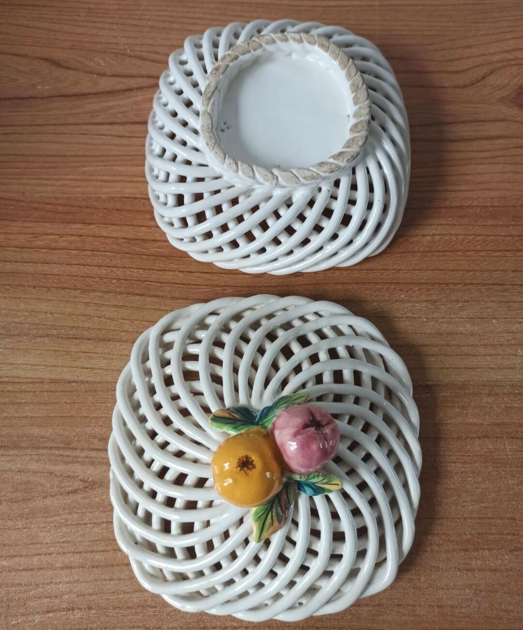 Vintage woven box - Fruit decor in slipware