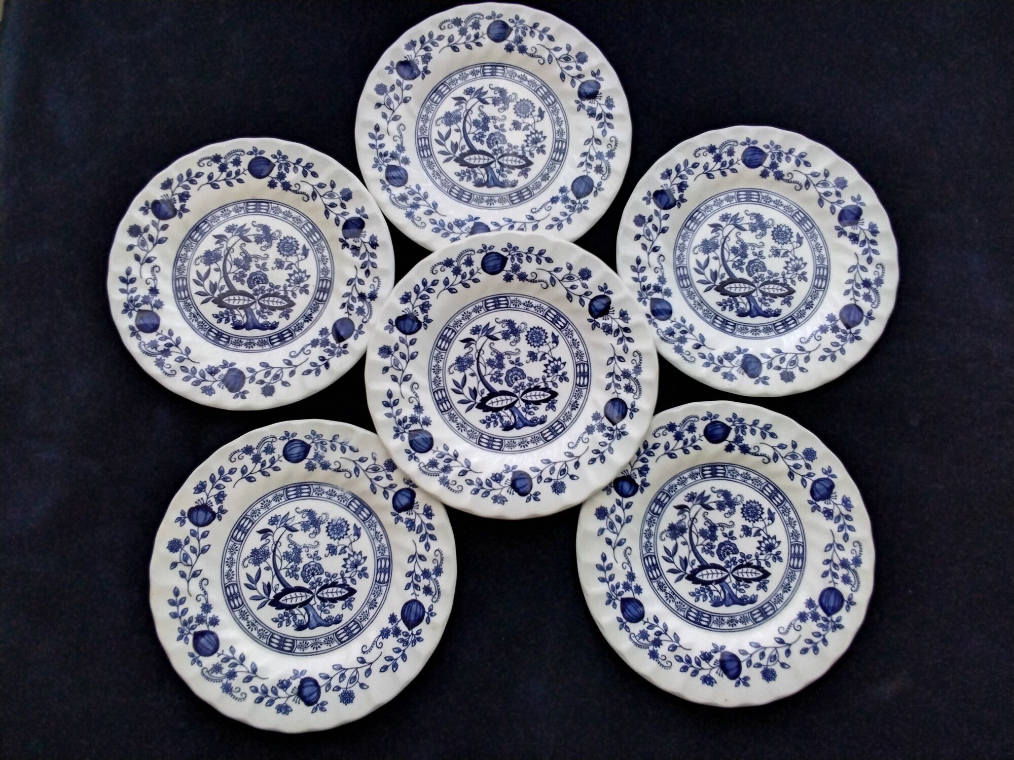 Set of 6 Crown Clarence English porcelain dessert plates