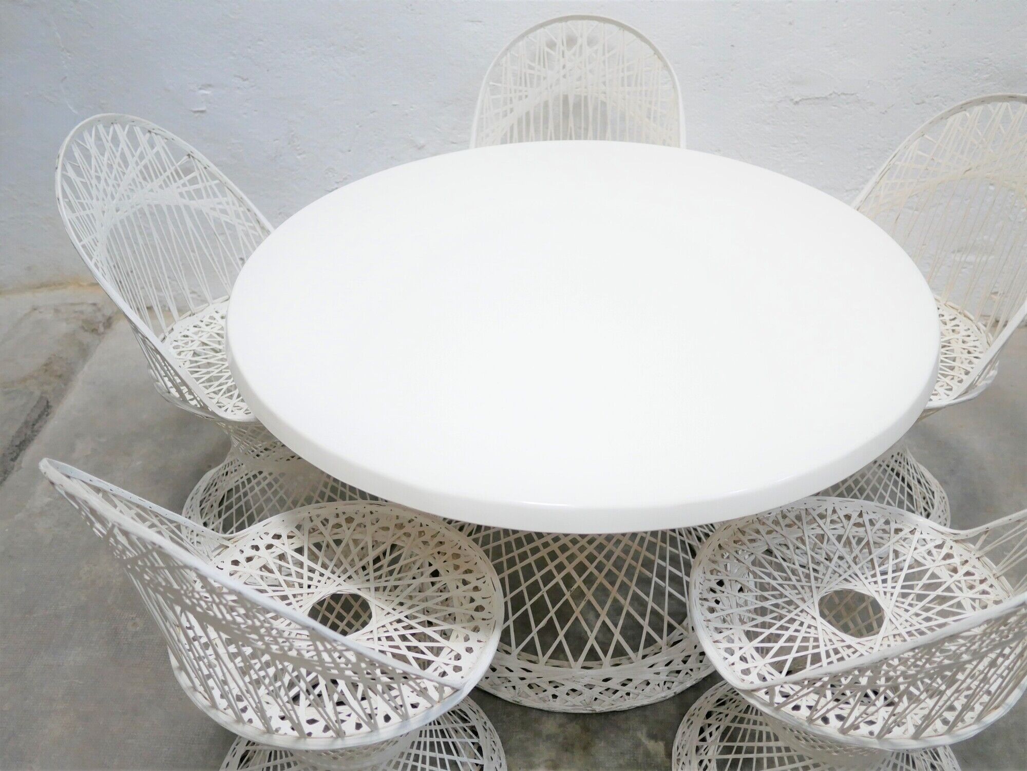 Garden table and 5 vintage fiberglass chairs by Russell Woodard