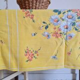 Tablecloth and 6 matching towels, flowers