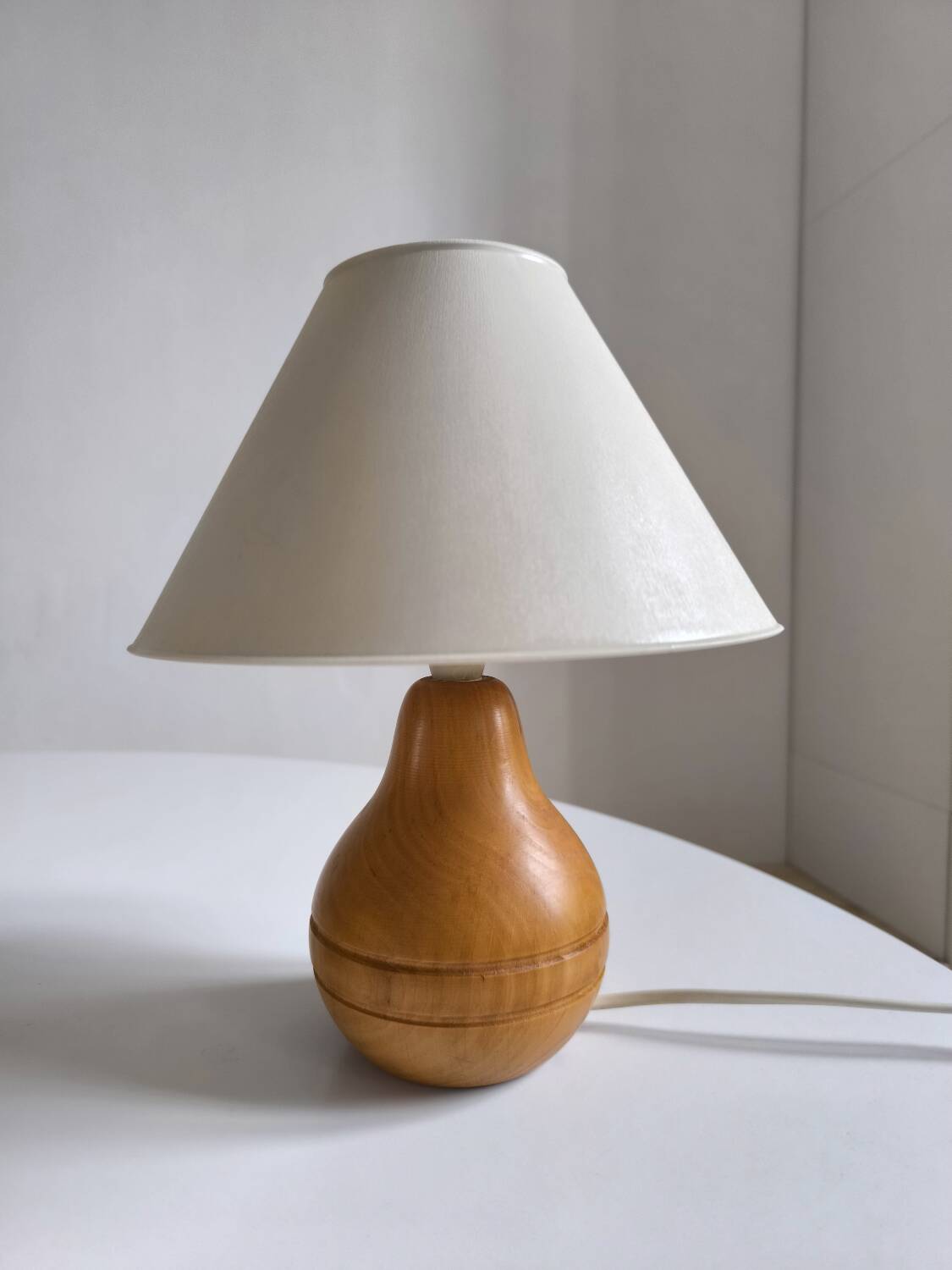 Wooden ball table lamp