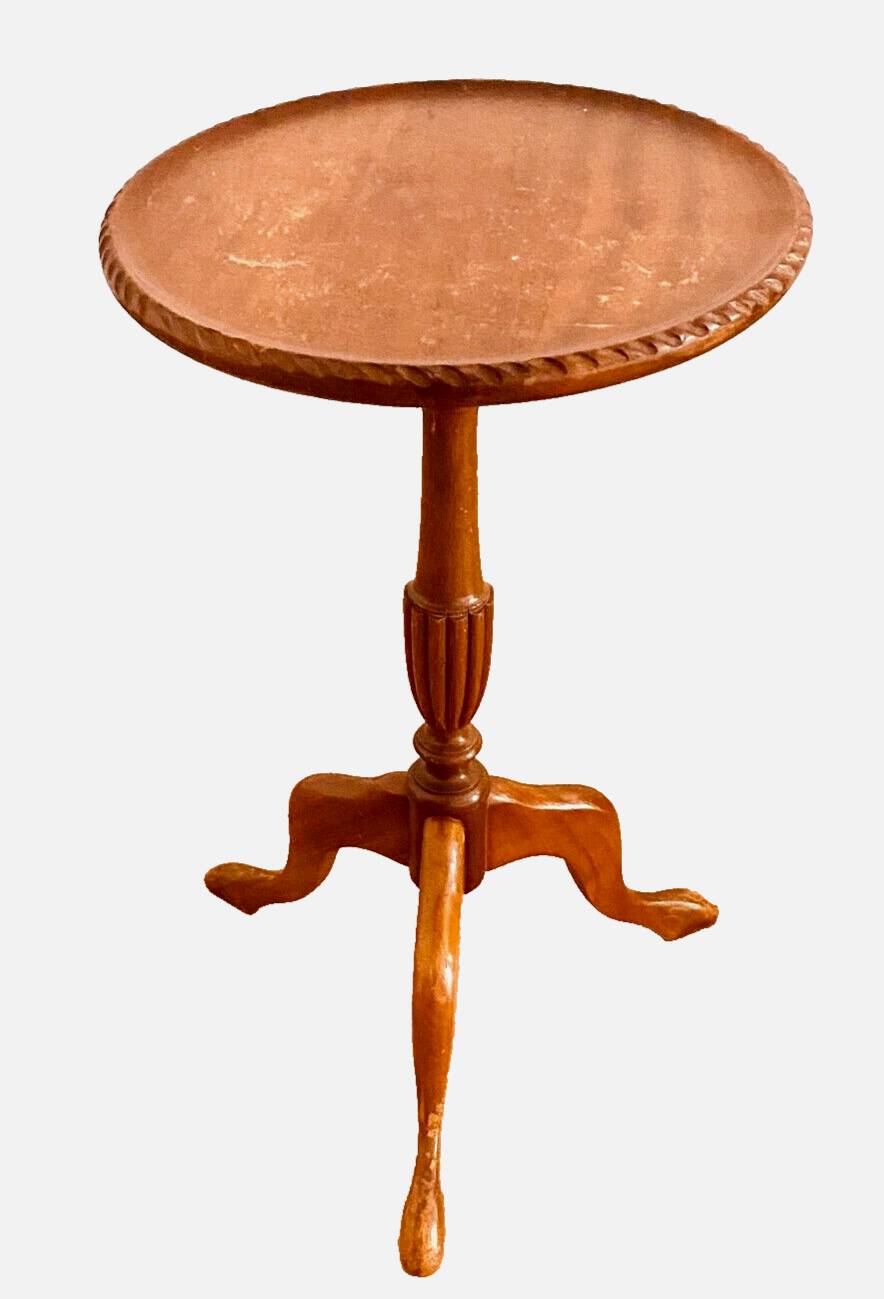 Tripod pedestal table in 20th century stained beech