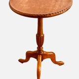 Tripod pedestal table in 20th century stained beech