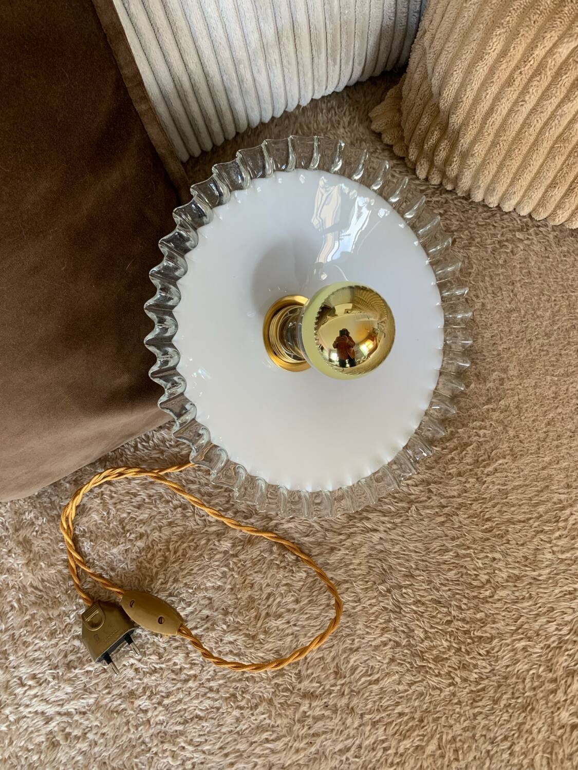 Suspension baladeuse vintage opaline blanche dentelle