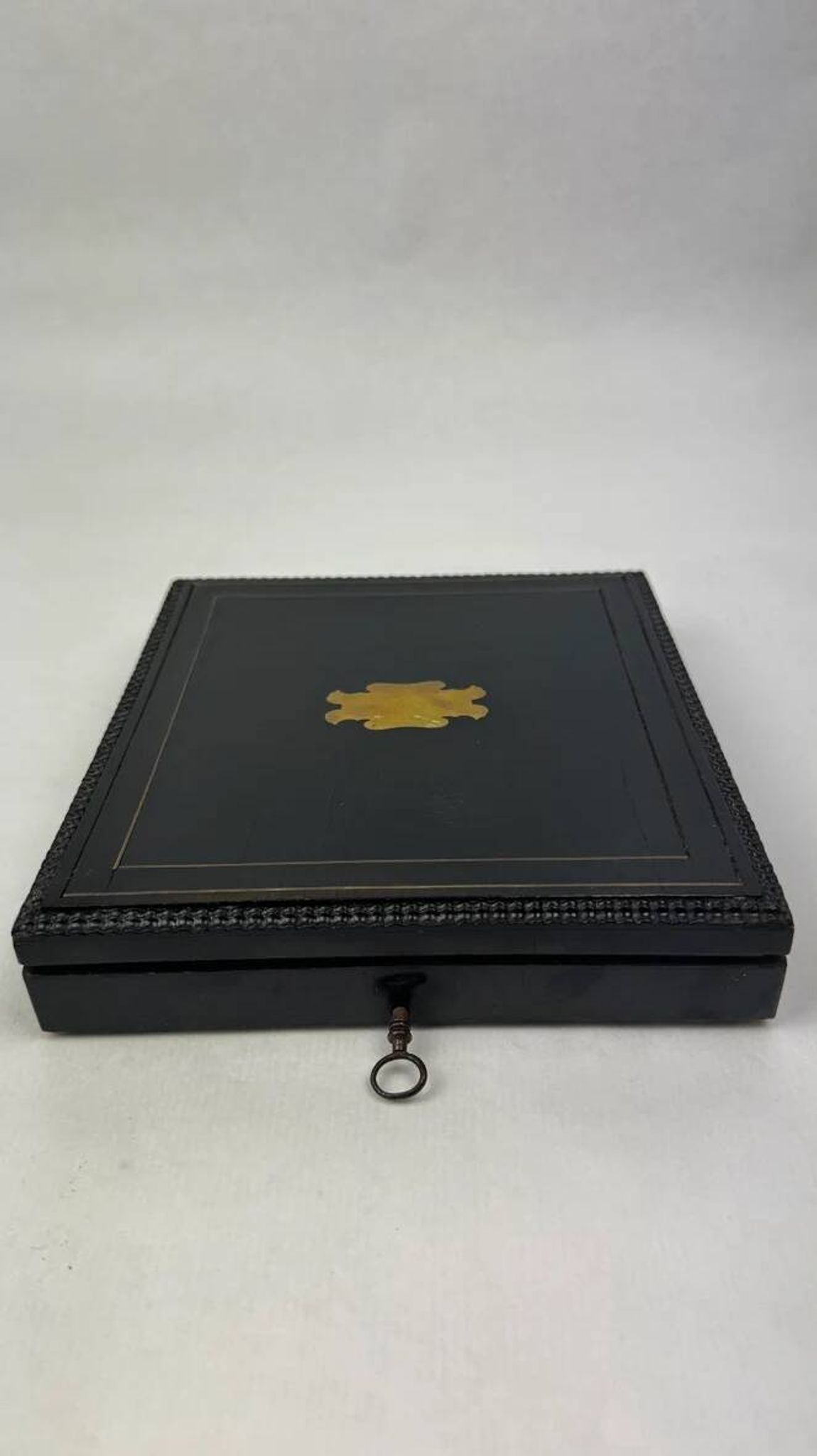 12 dessert spoons in vermeil, Minerva 19th century, blackened pear tree box