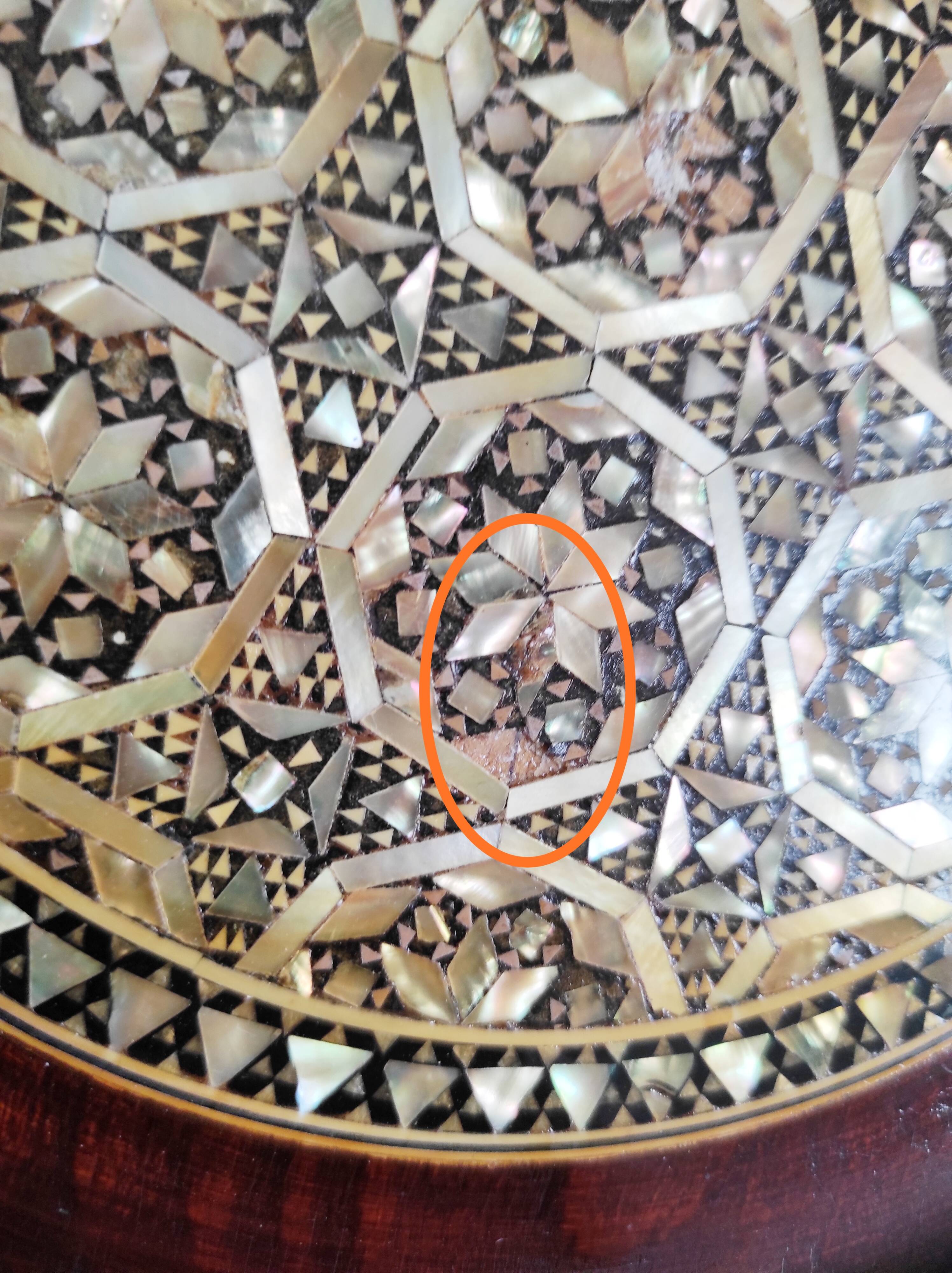 Wooden pocket emptier with mother-of-pearl marquetry