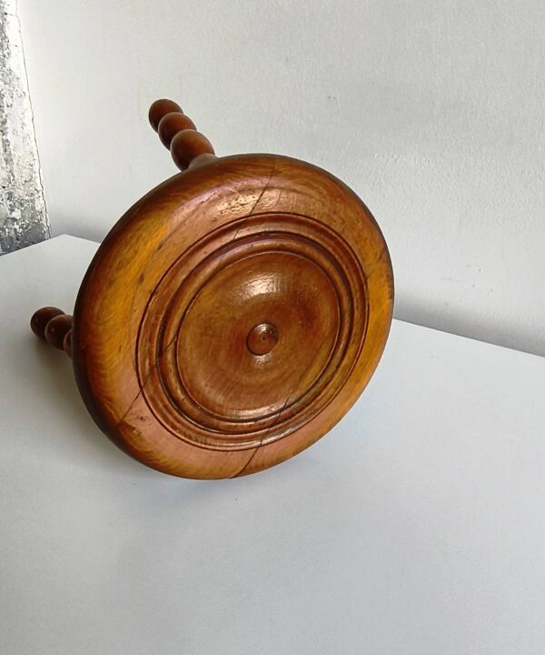 Tabouret tripode bois tourné