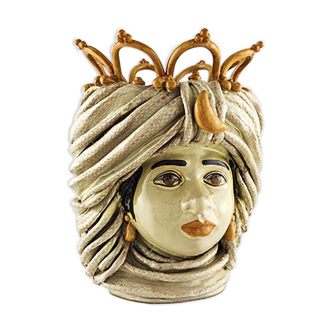 Women's beige crown vase
