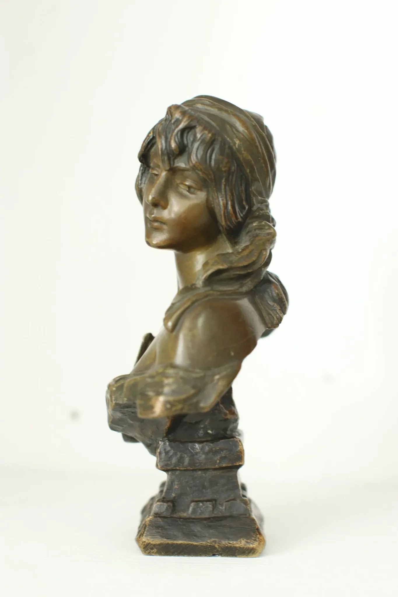 French Art Nouveau bronze bust 'Cendrillon' by E. Villanis – circa 1900