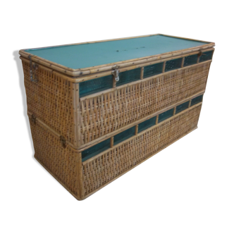 Trunk of 1950 rattan for transport of pigeons