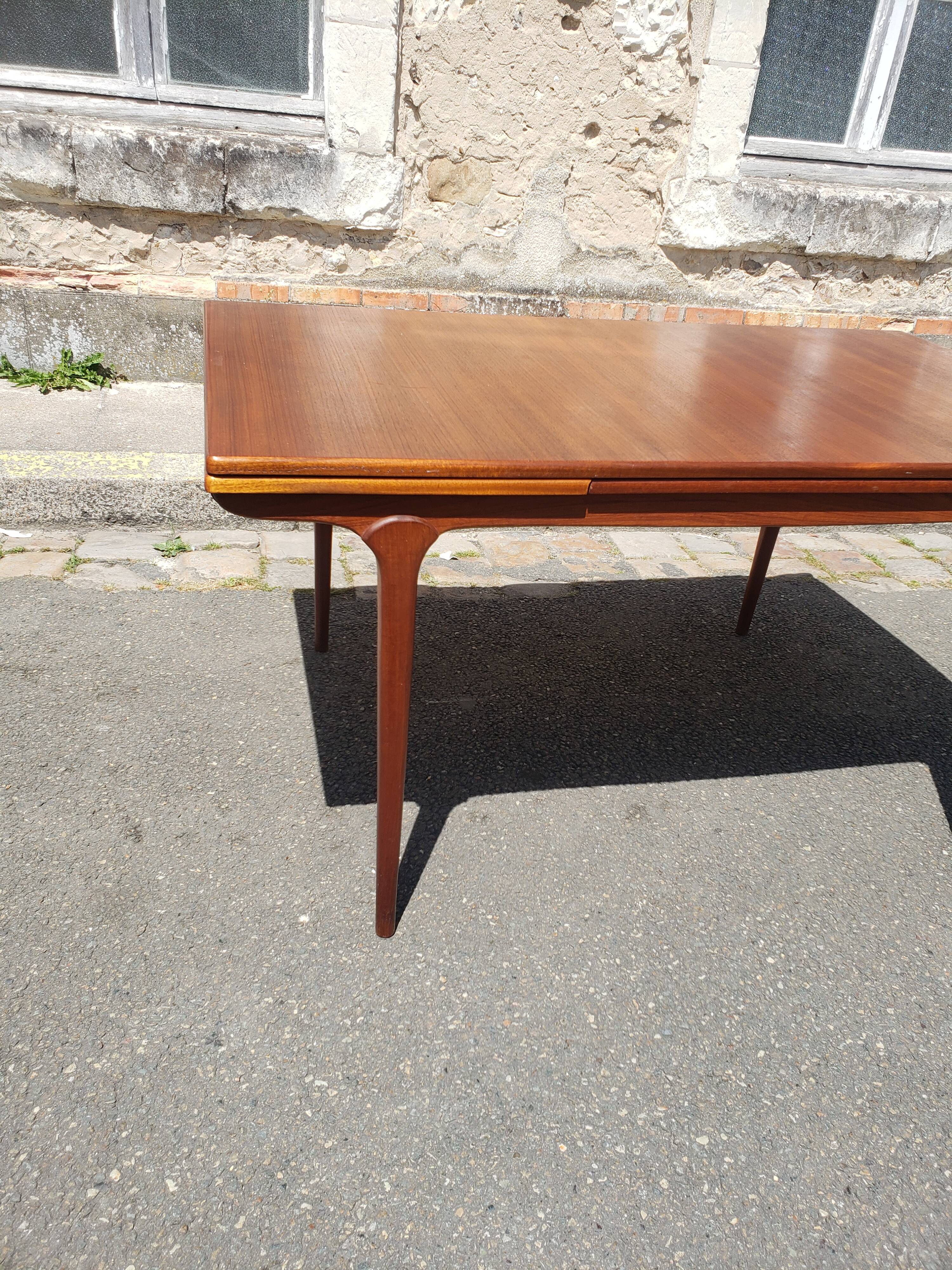 Scandinavian teak table expandable
