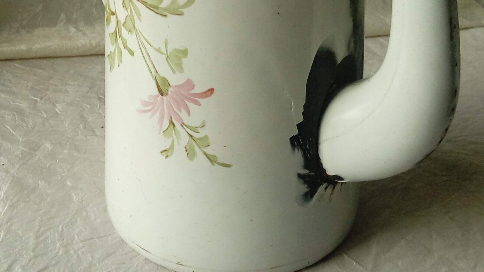 Cafetiere emaillee estampille decor floral dalhia