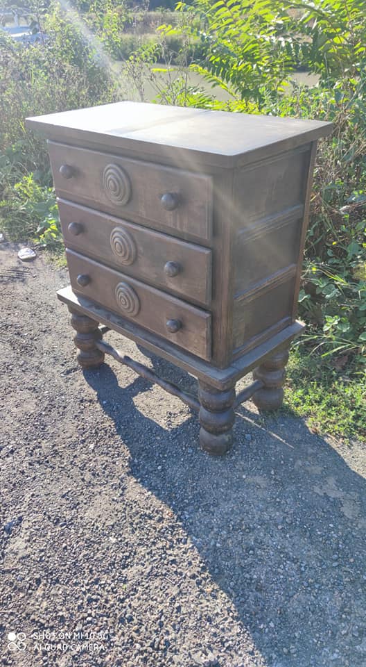 Oak chest of drawers circa 1940