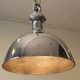 Suspension en nickel, style industriel.